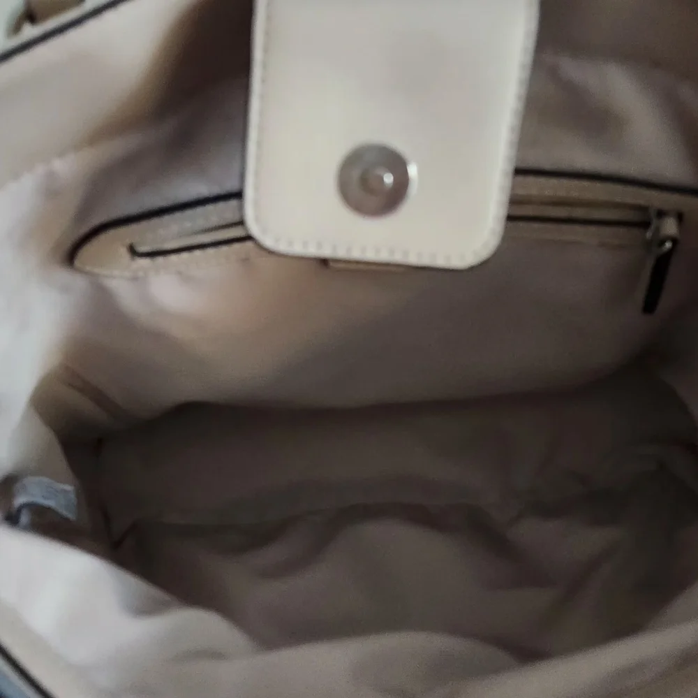 Nine West Tote-Neutral and Versatile!